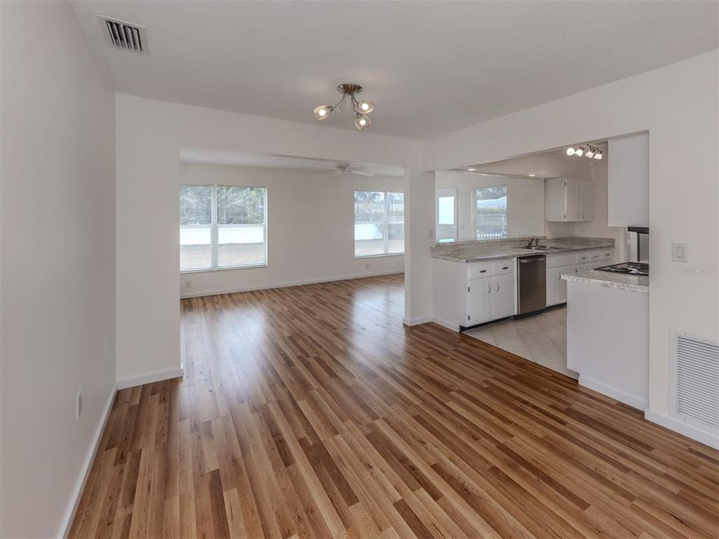 1215 Mango Avenue Venice, FL 34285 - Photo 7 of 64