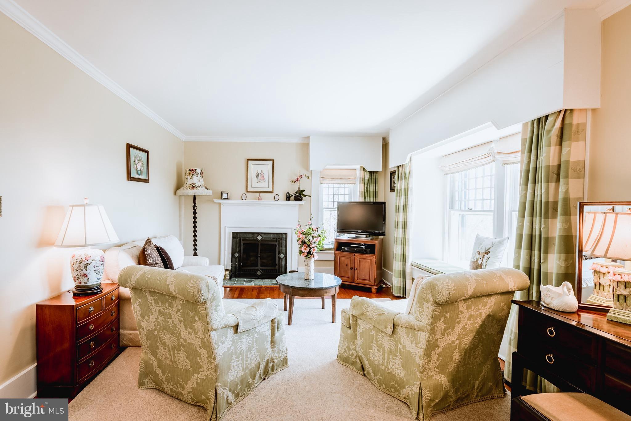 18490 Blue Ridge Mountain Road Bluemont, VA 20135 - Photo 58 of 87 Living room-sized sitting area