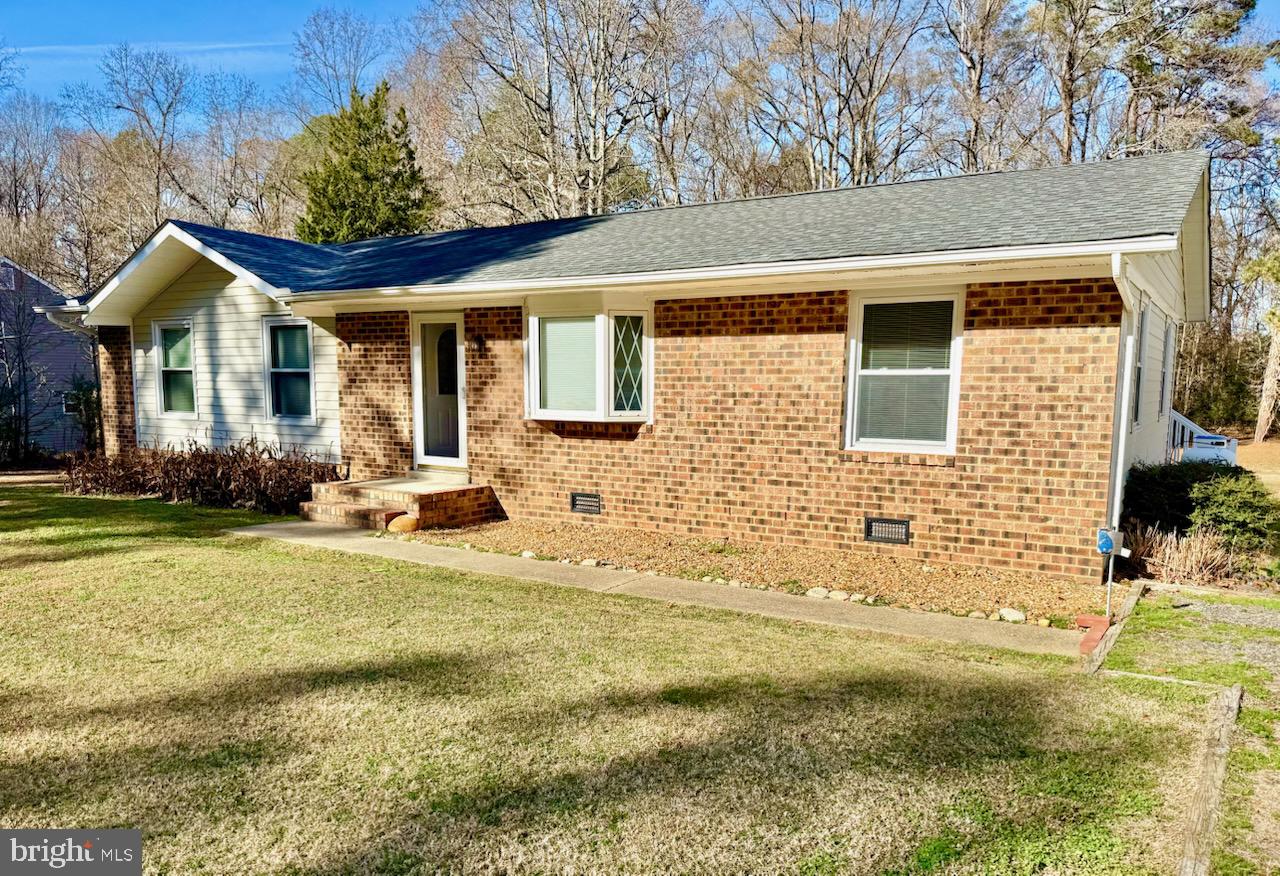 1758 Kingsland Road Richmond, VA 23231 - Photo 1 of 1 front view of a house with a yard