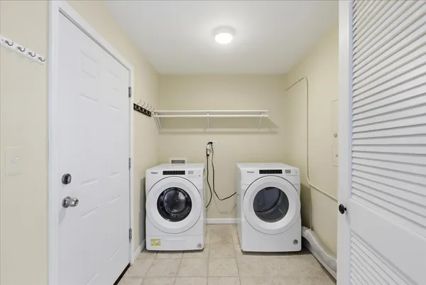 $2,750 | 1590 East Bayside Court, Hoffman Estates, IL 60192