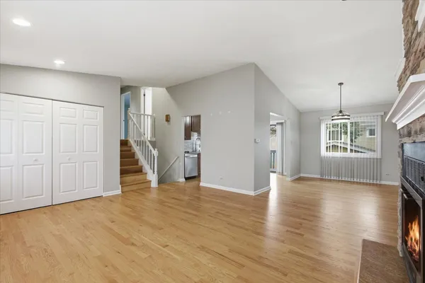 $2,750 | 1590 East Bayside Court, Hoffman Estates, IL 60192