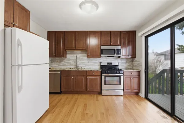 $2,750 | 1590 East Bayside Court, Hoffman Estates, IL 60192
