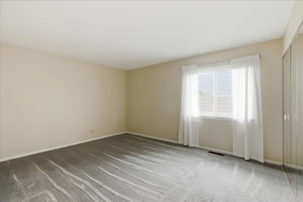 $2,750 | 1590 East Bayside Court, Hoffman Estates, IL 60192