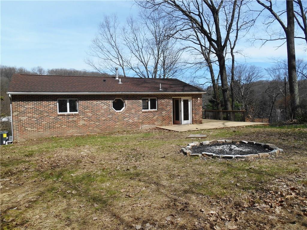 36 Simon Road Cheswick, PA 15024 - Photo 24 of 25 Level back yard with huge fire pit!!