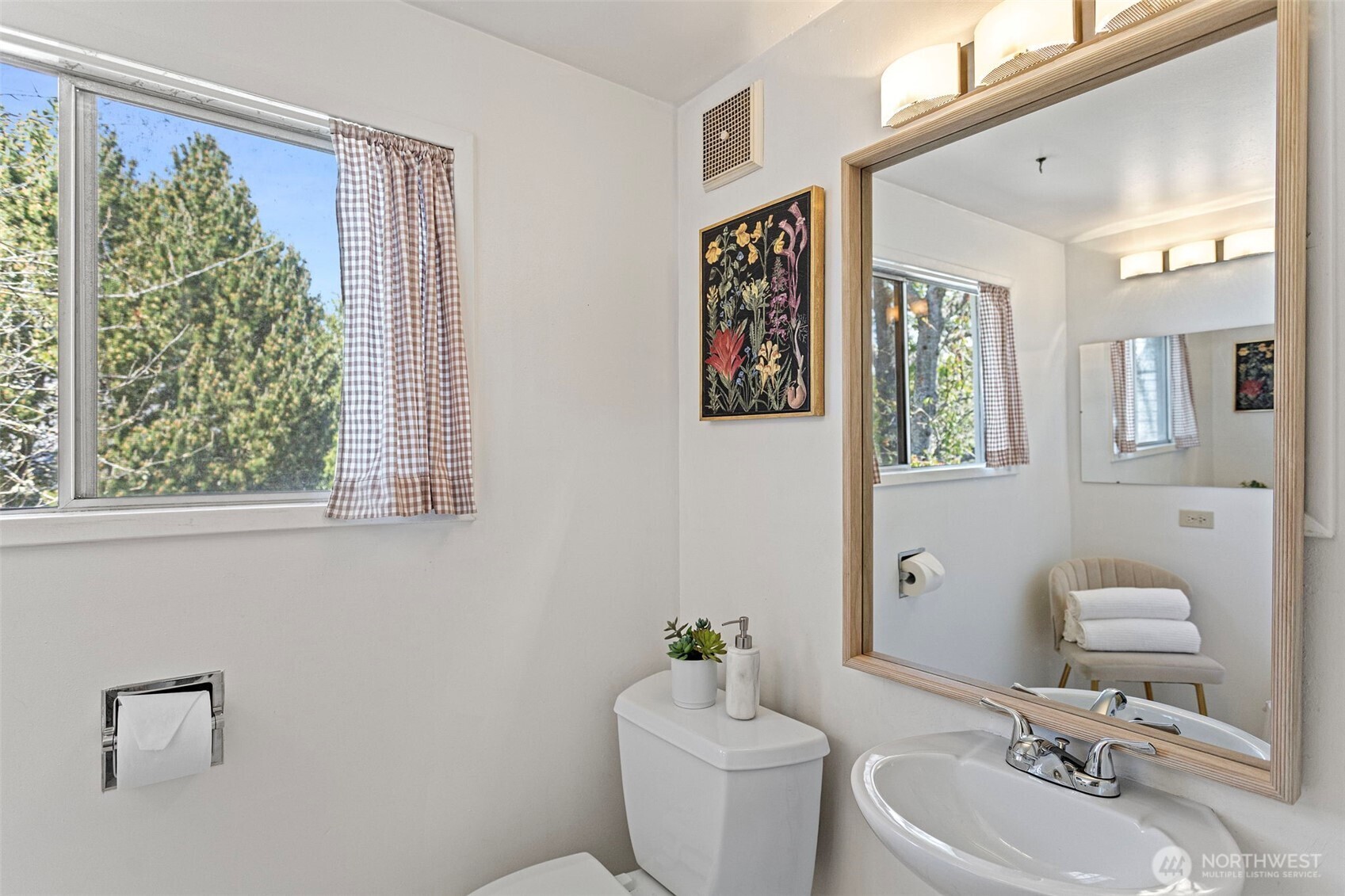 4812 Southwest Stevens Street Seattle, WA 98116 - Photo 15 of 28