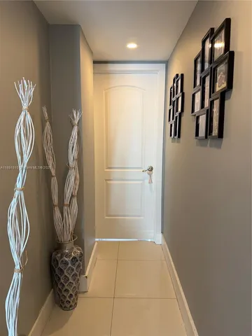 a view of entryway with elevator