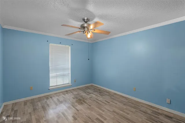 a view of empty room with window