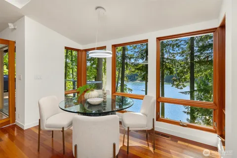 $3,295,000 | 11515 Blue Heron Lane Northeast, Bainbridge Island, WA 98110
