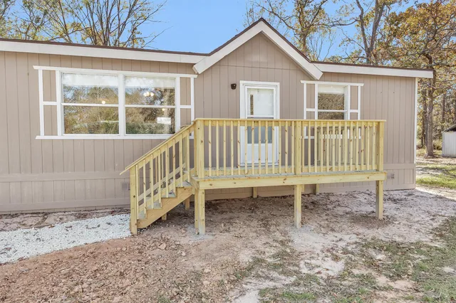 $199,000 | 32 East Lake Road, Huntsville, TX 77340