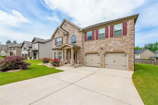a view of house and yard with green space