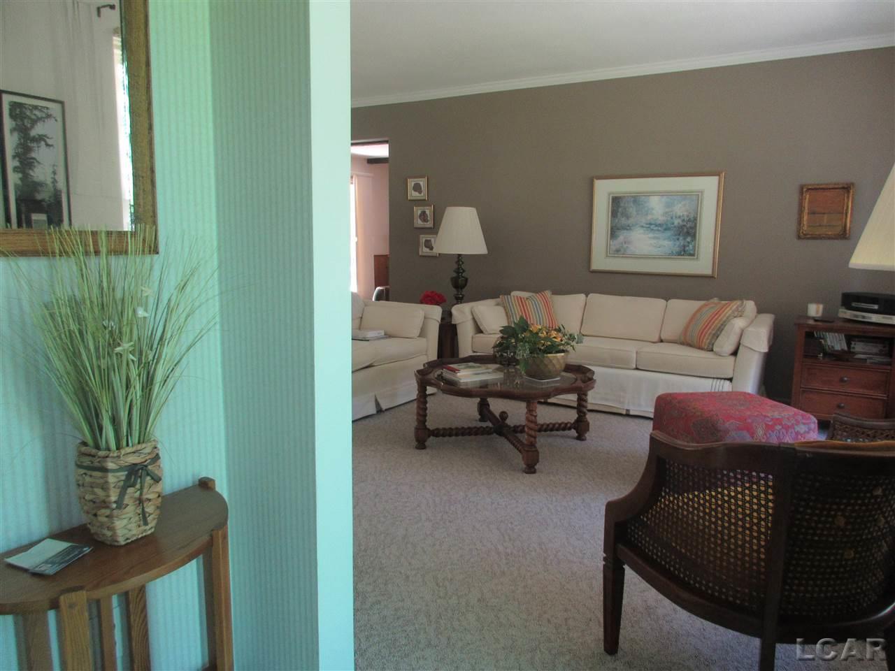 38 Ridgemont Drive Adrian, MI 49221 - Photo 7 of 51 31385577-6.JPG