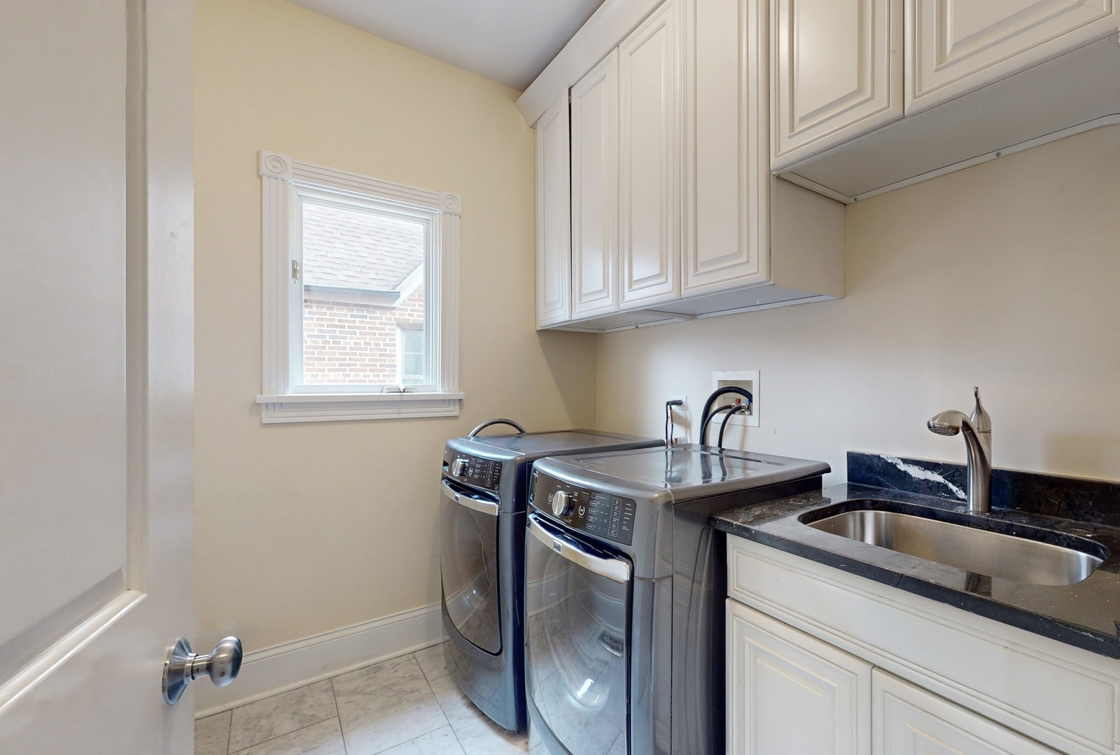 930 South Hamlin Avenue Park Ridge, IL 60068 - Photo 7 of 45 Gallery Image 7