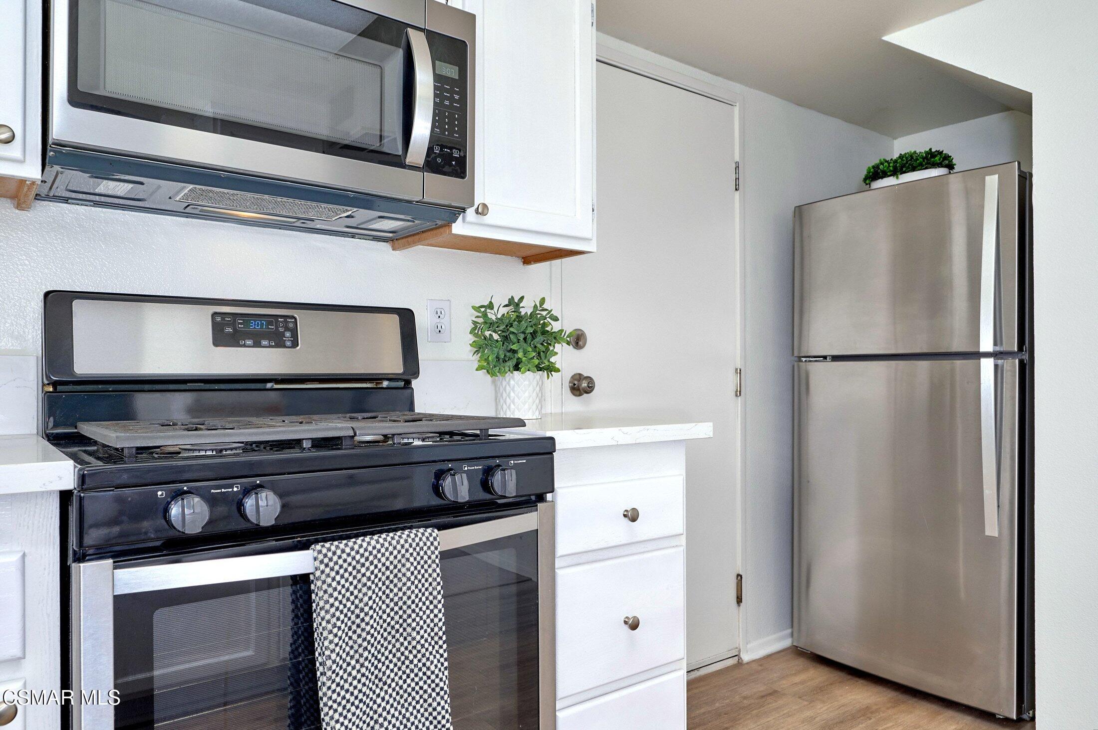 4508 Apricot Road, Unit B Simi Valley, CA 93063 - Photo 17 of 44 a kitchen with appliances cabinets and a counter top space