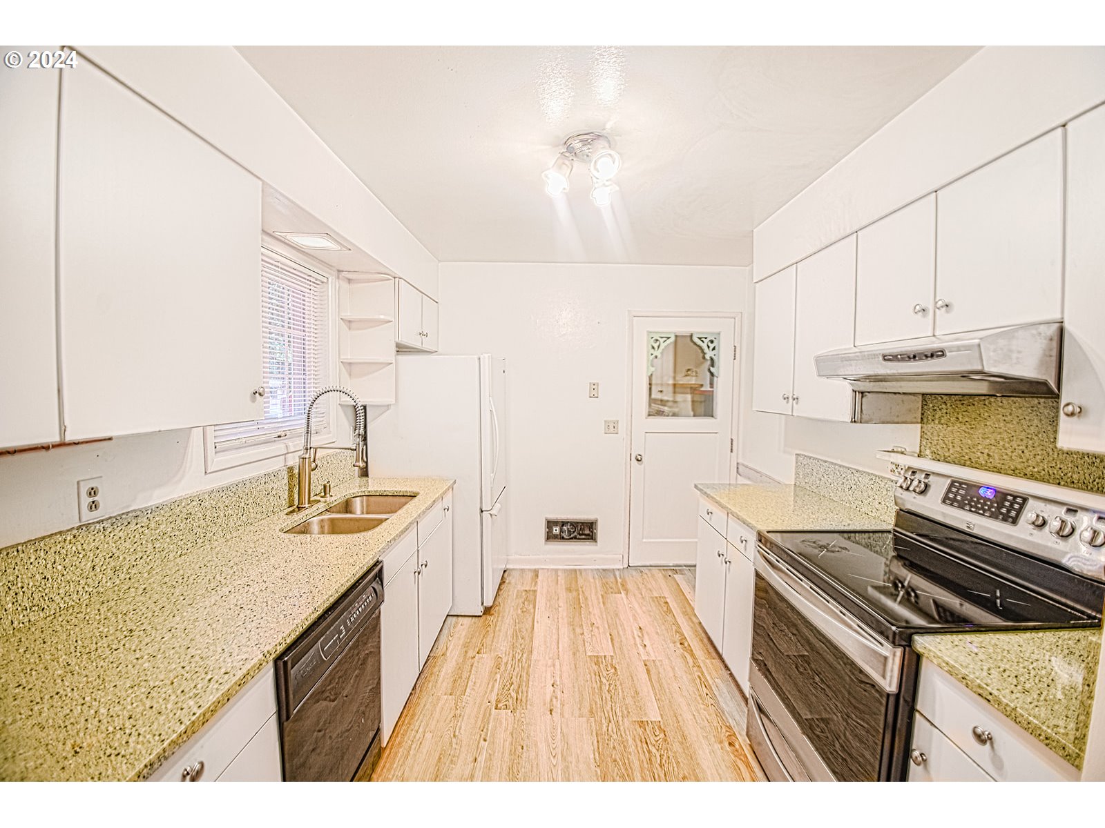 67 Southwest Fall Creek Road Clatskanie, OR 97016 - Photo 6 of 24 Kitchen