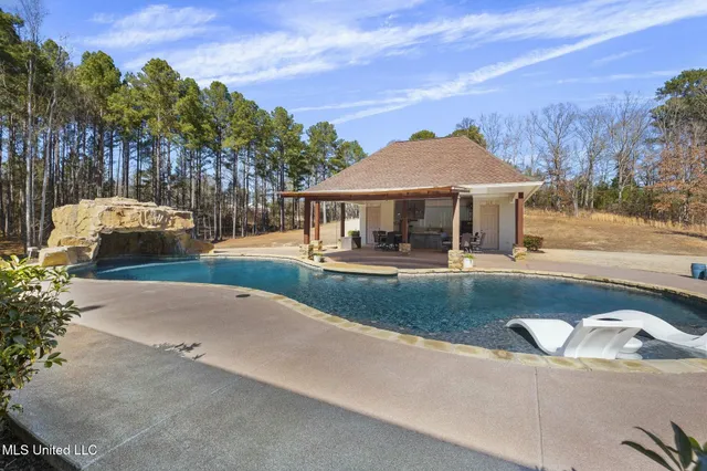 $929,900 | 167 Dogwood Trace, Brandon, MS 39042