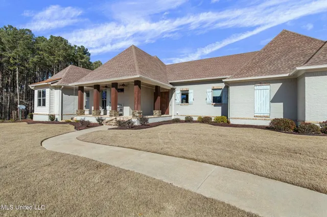 $929,900 | 167 Dogwood Trace, Brandon, MS 39042