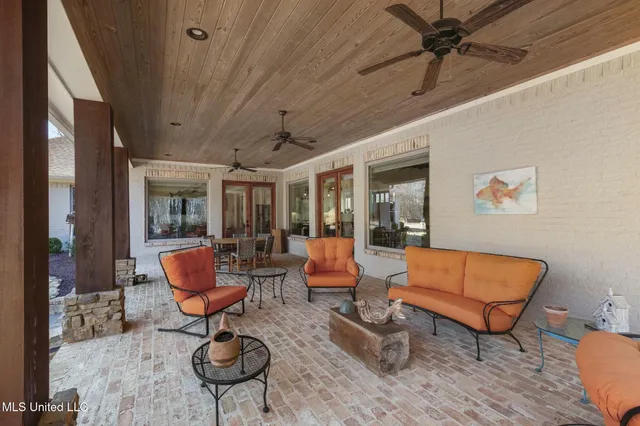 $929,900 | 167 Dogwood Trace, Brandon, MS 39042