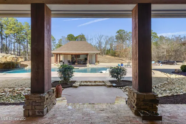 $929,900 | 167 Dogwood Trace, Brandon, MS 39042