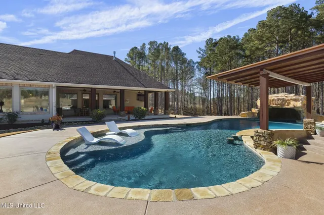 $929,900 | 167 Dogwood Trace, Brandon, MS 39042