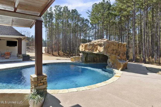 $929,900 | 167 Dogwood Trace, Brandon, MS 39042