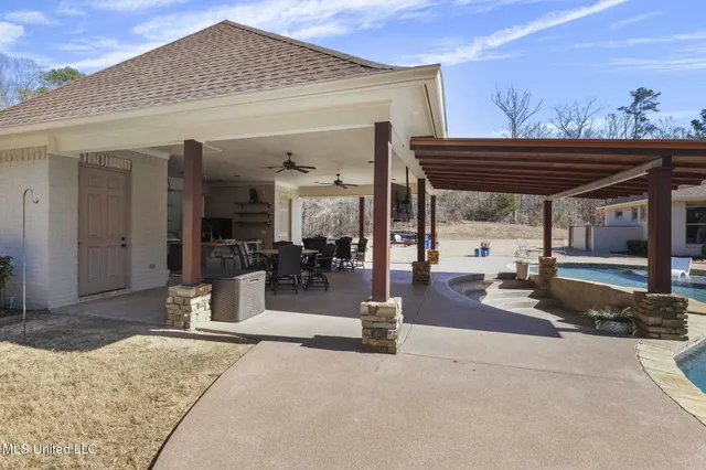 $929,900 | 167 Dogwood Trace, Brandon, MS 39042