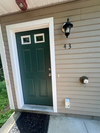 $3,050 | 27 Clancy Drive, Dover, NH 03820