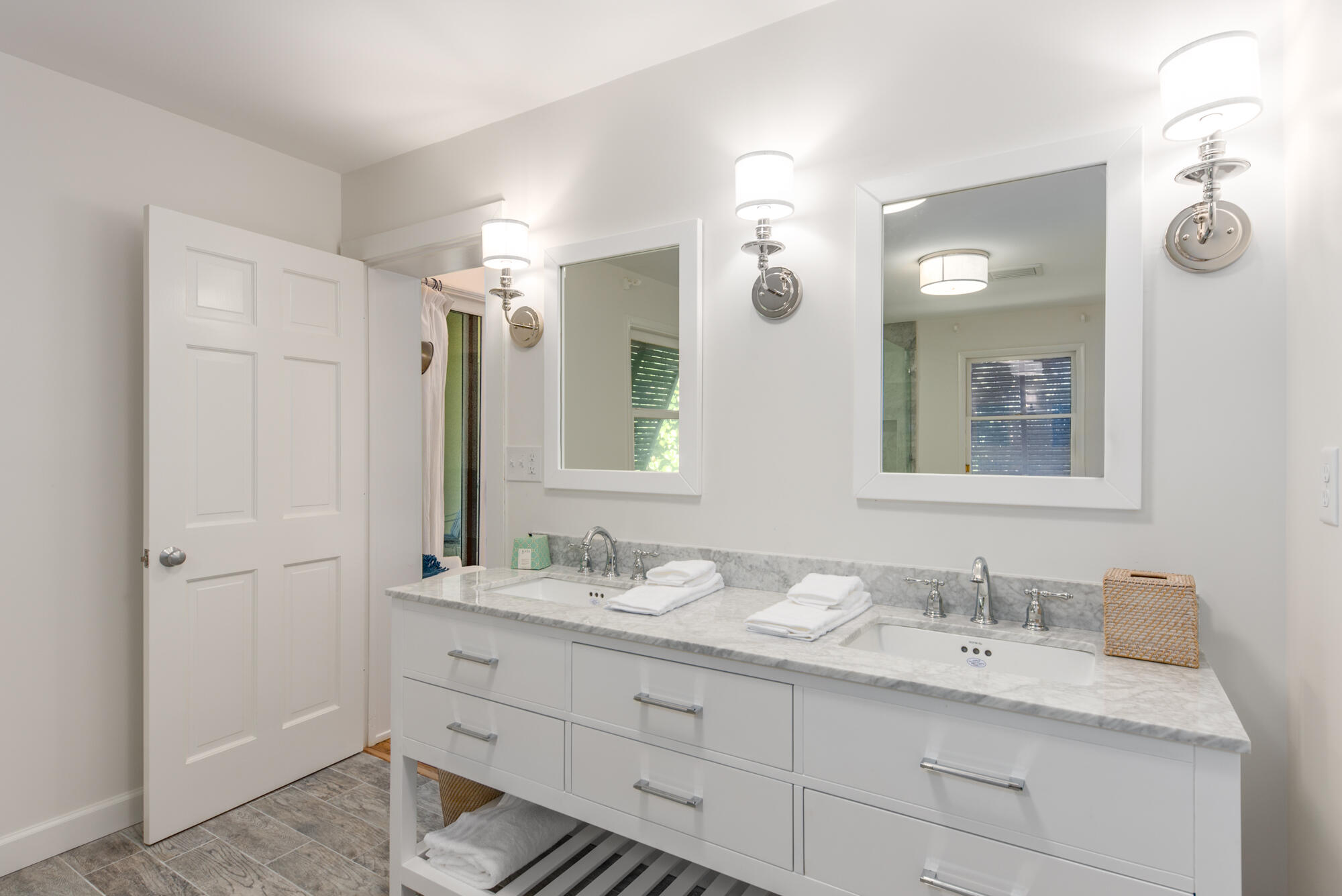 5 North Beach Road Hobe Sound, FL 33455 - Photo 18 of 26 a bathroom with 2 sink and a mirror