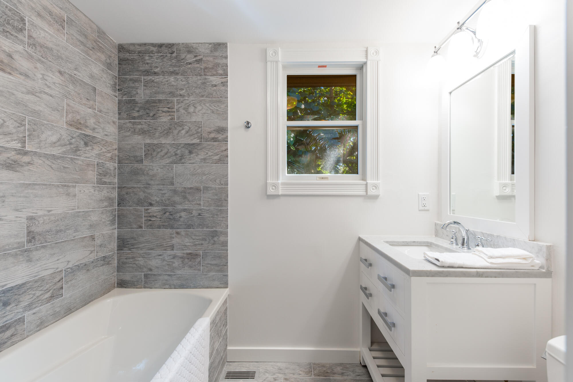 5 North Beach Road Hobe Sound, FL 33455 - Photo 21 of 26 a bathroom with a sink and a bathtub