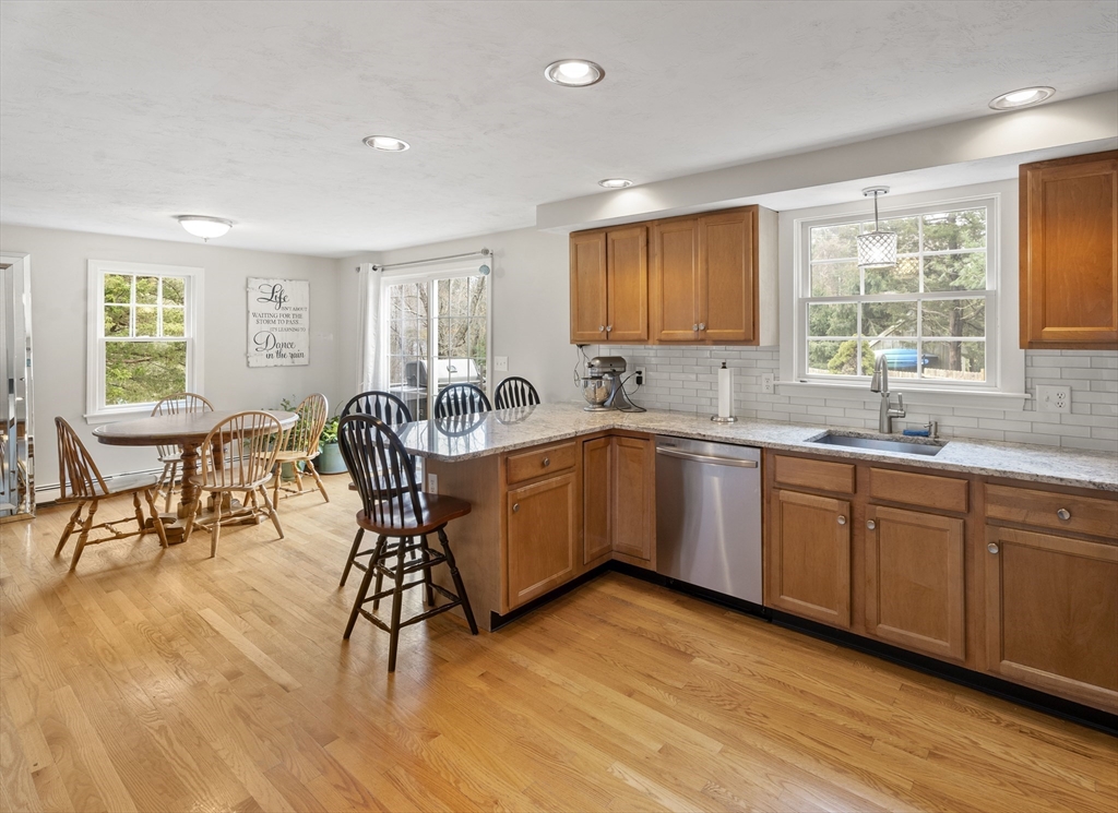102 R Manomet Point Road Plymouth, MA 02360 - Photo 6 of 19 Gallery Image 6