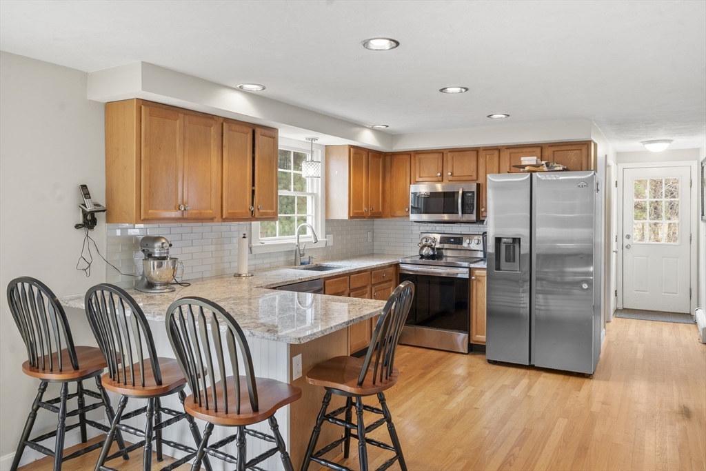 102 R Manomet Point Road Plymouth, MA 02360 - Photo 8 of 19 Gallery Image 8