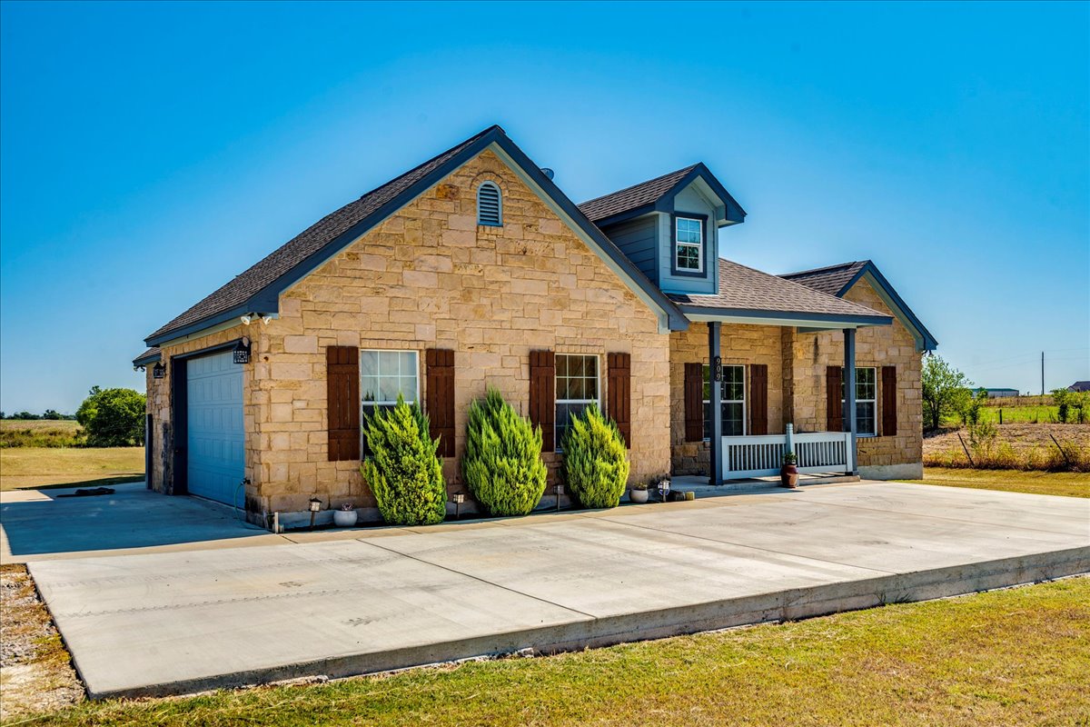 909 County Road 342 Granger, TX 76530 - Photo 6 of 37 View of front of home