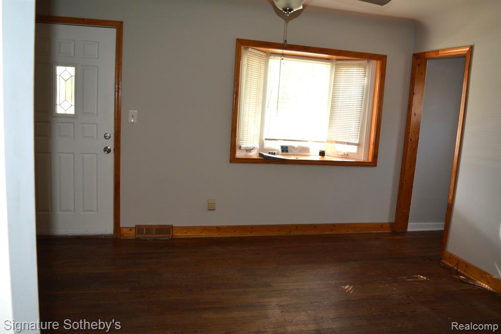 27360 Ridgewood Street Roseville, MI 48066 - Photo 3 of 32