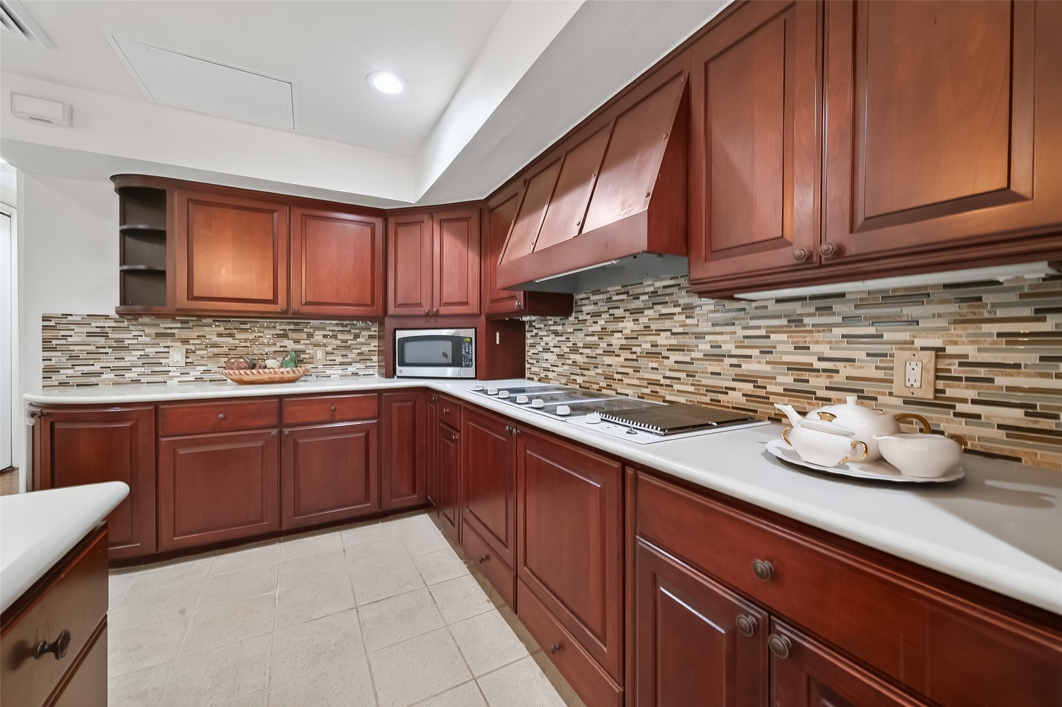 2016 Main Street, Unit 3 Houston, TX 77002 - Photo 6 of 36 Kitchen with Abundance of Wood Cabinets