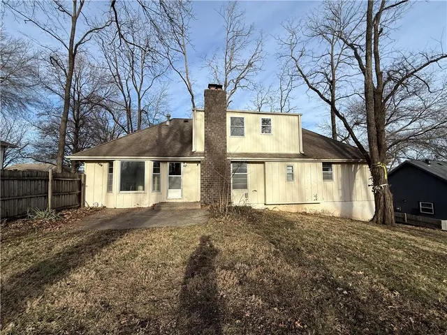 $211,900 | 7026 Lakeshore Drive, Raytown, MO 64133