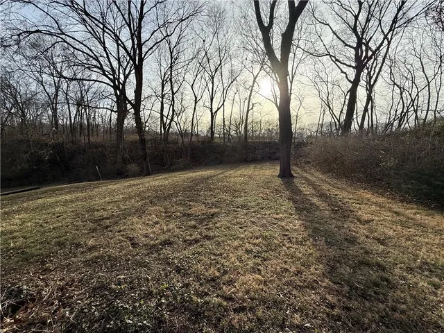 $211,900 | 7026 Lakeshore Drive, Raytown, MO 64133