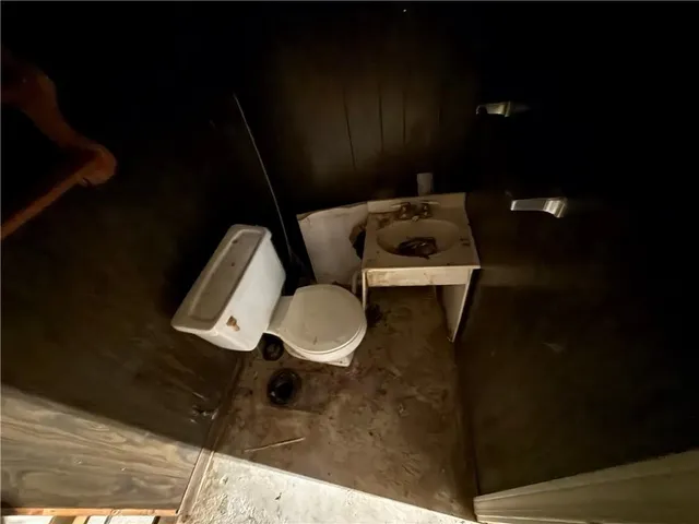 $211,900 | 7026 Lakeshore Drive, Raytown, MO 64133