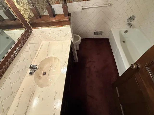 $211,900 | 7026 Lakeshore Drive, Raytown, MO 64133