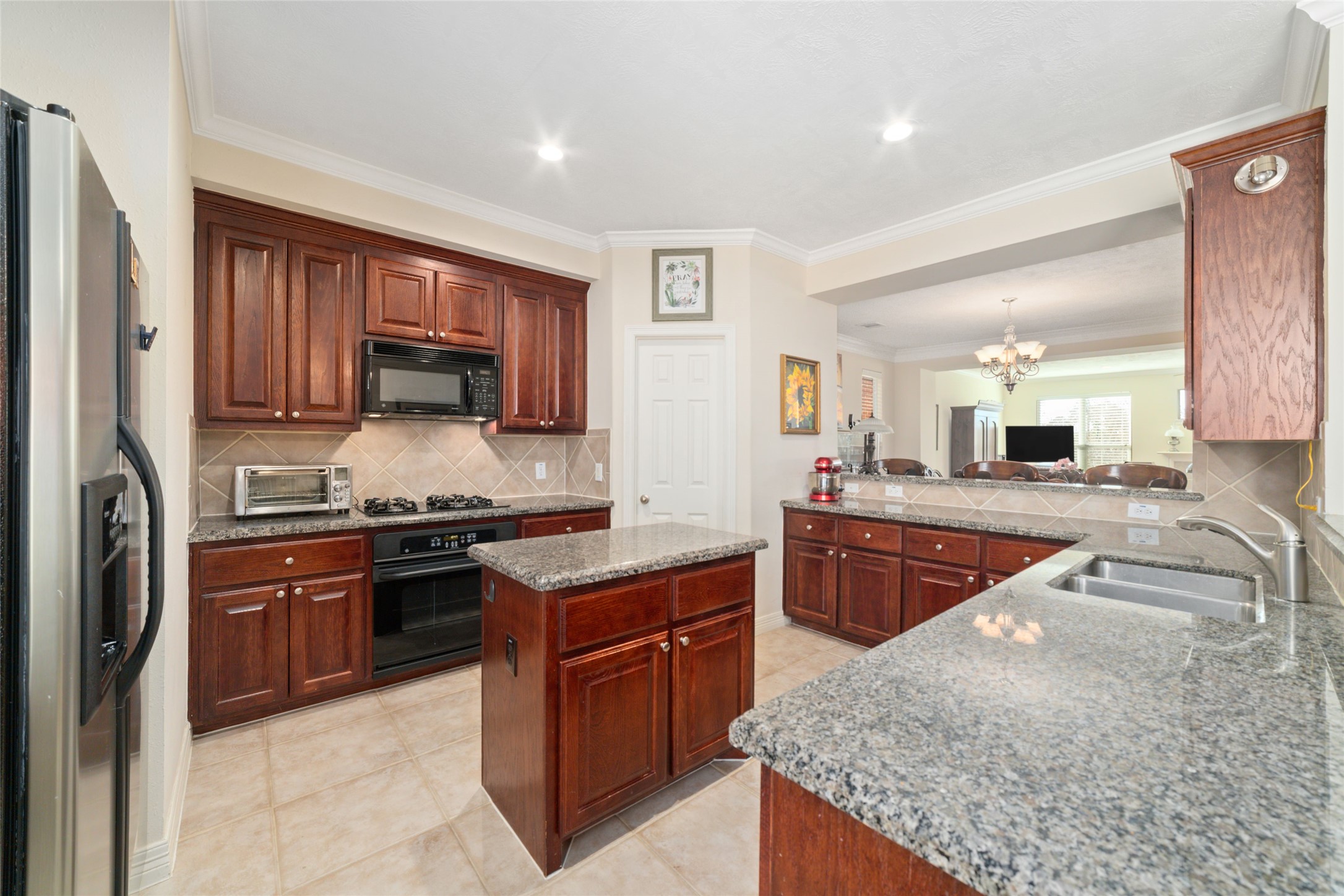 1807 Stacy Crest Houston, TX 77008 - Photo 11 of 32