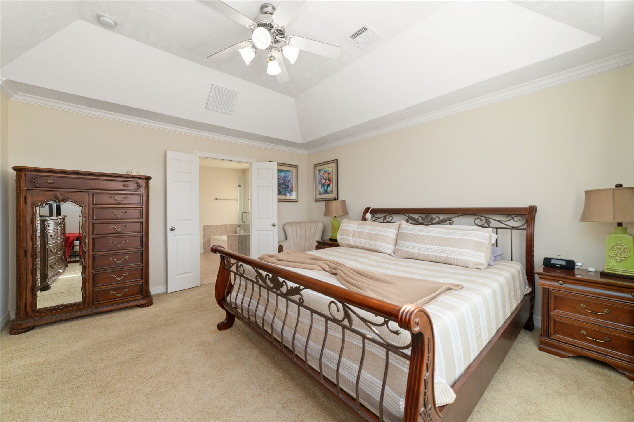 1807 Stacy Crest Houston, TX 77008 - Photo 19 of 32 Large Primary bedroom