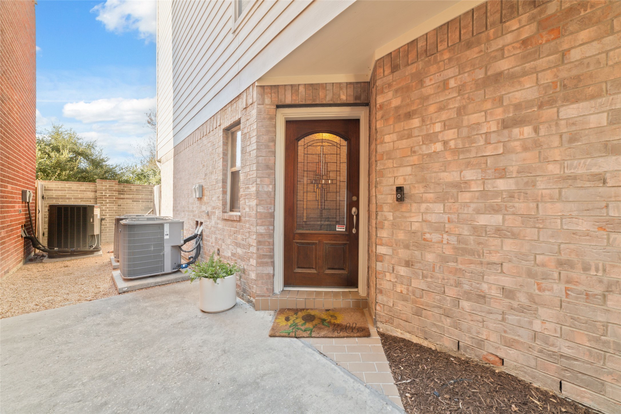 1807 Stacy Crest Houston, TX 77008 - Photo 2 of 32