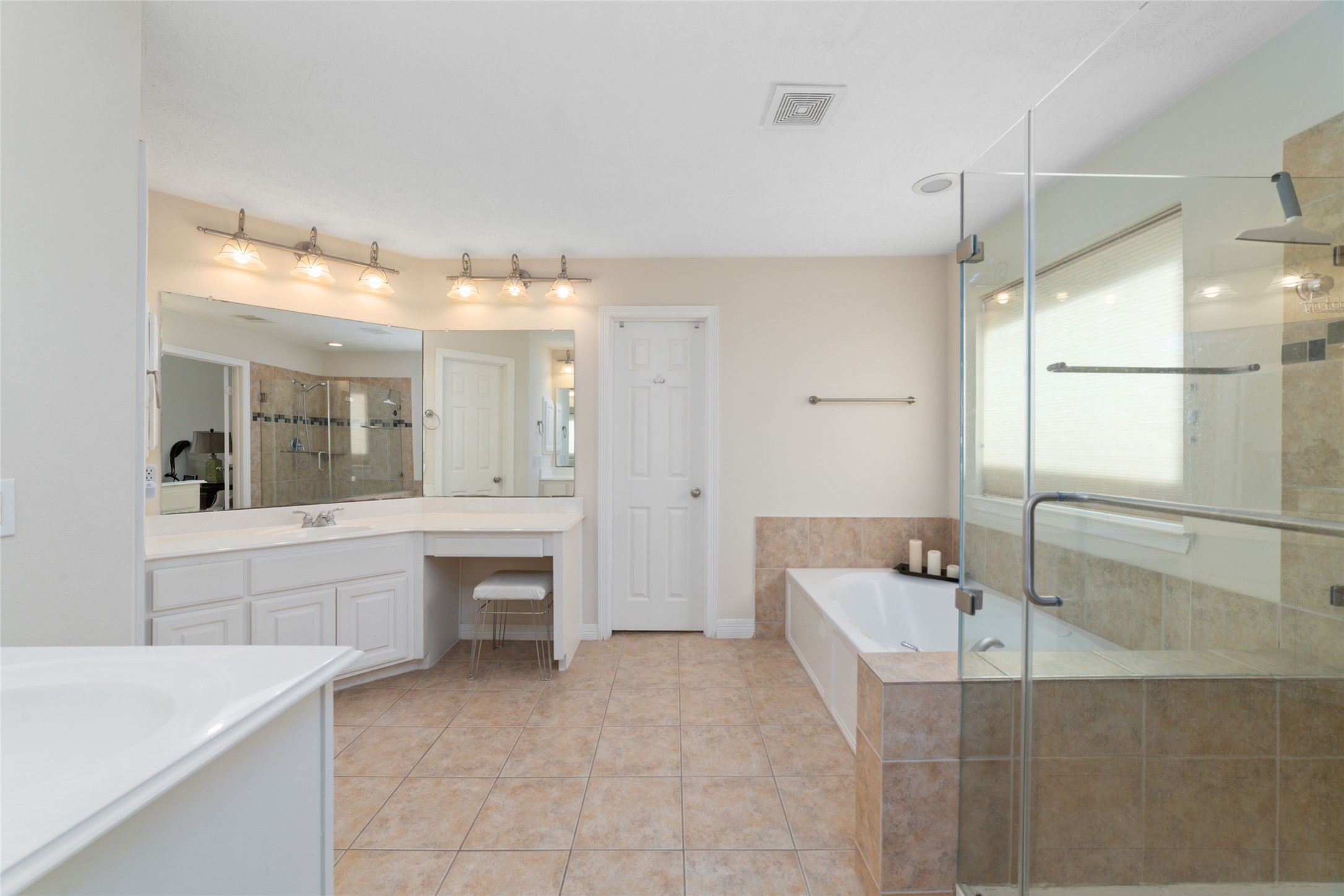 1807 Stacy Crest Houston, TX 77008 - Photo 21 of 32 Primary bathroom