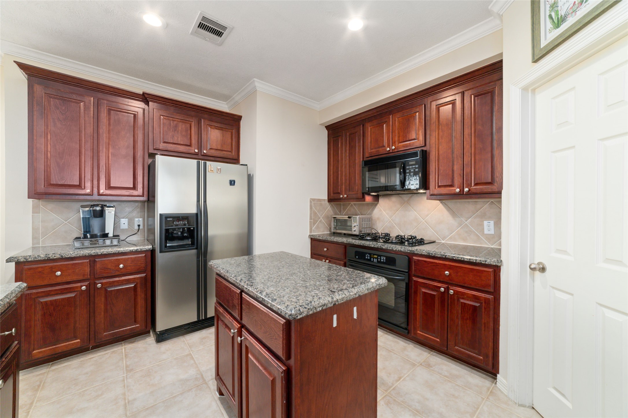 1807 Stacy Crest Houston, TX 77008 - Photo 10 of 32 Good storage and lots of counter space.