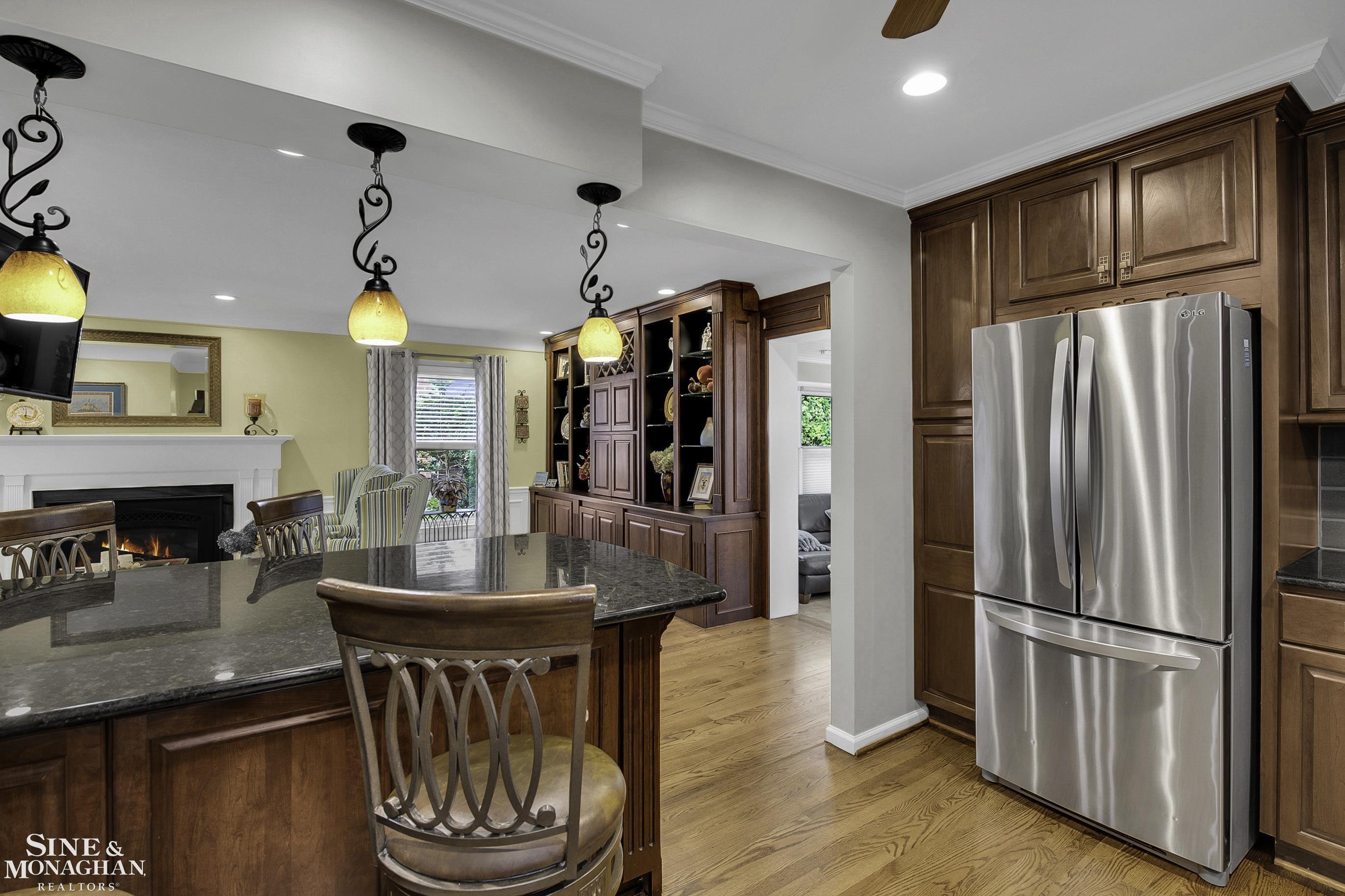 1956 Severn Road Grosse Pointe, MI 48236 - Photo 14 of 40 50126330-13.JPG