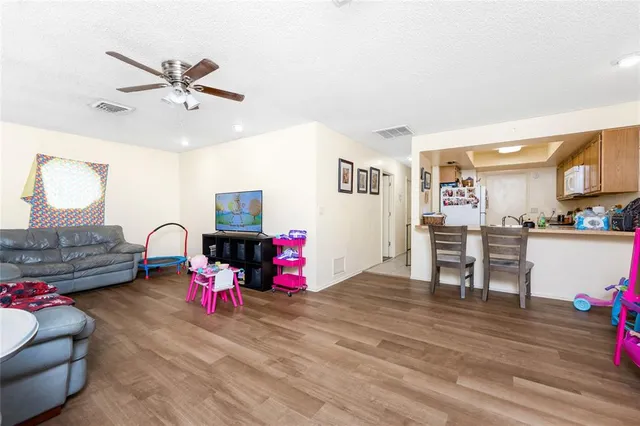 $399,000 | 120 West Perry Lane, Englewood, FL 34223