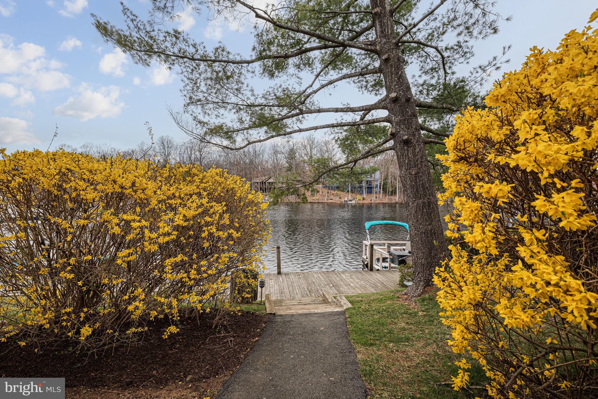 11272 Harbor Court, Unit 1272 Reston, VA 20191 - Photo 8 of 27 Lake Thoreau