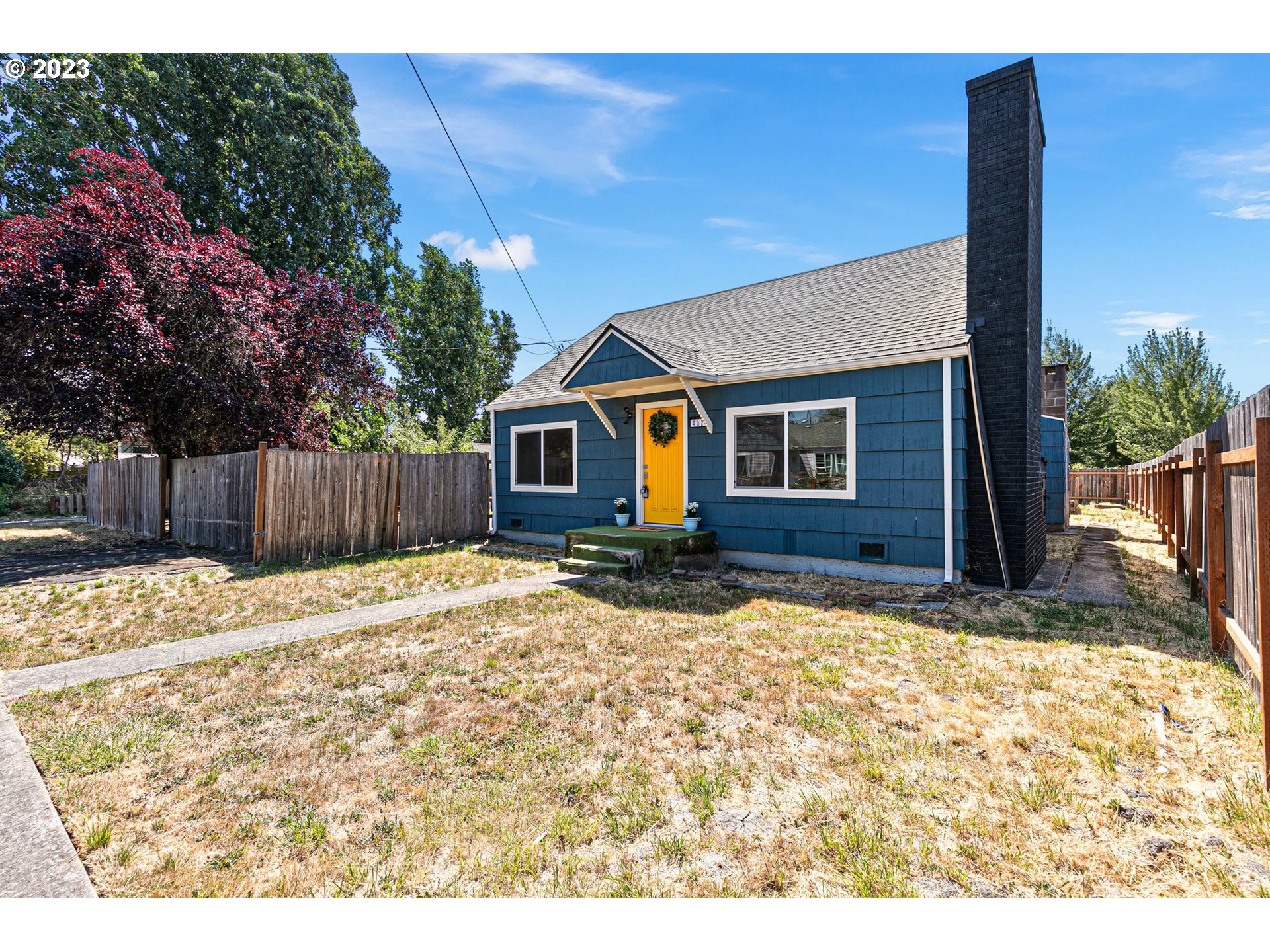 452 19th Street Springfield, OR 97477 - Photo 3 of 39 a view of a backyard with a tree