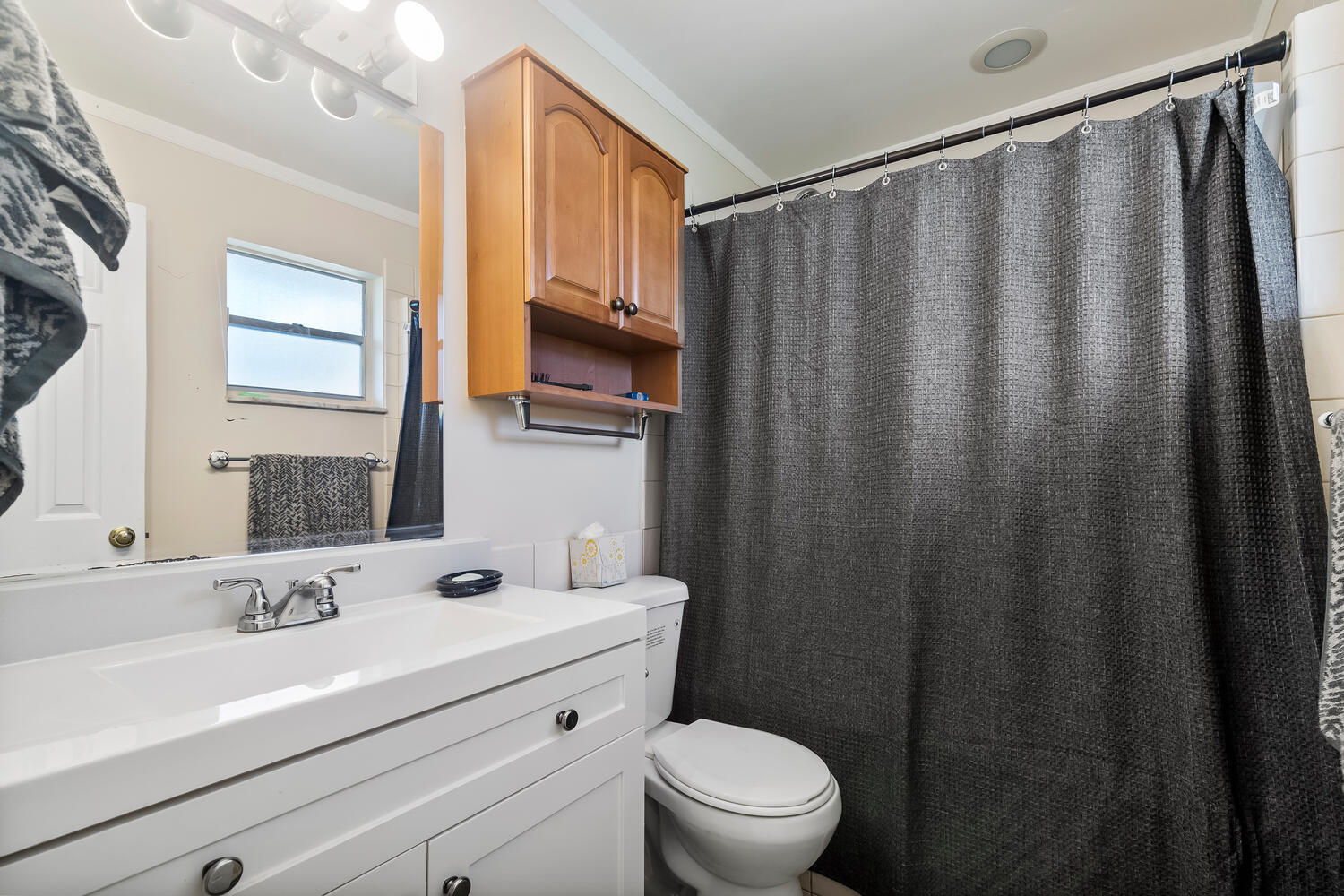 5212 Adams Road Delray Beach, FL 33484 - Photo 20 of 34 Main Bath