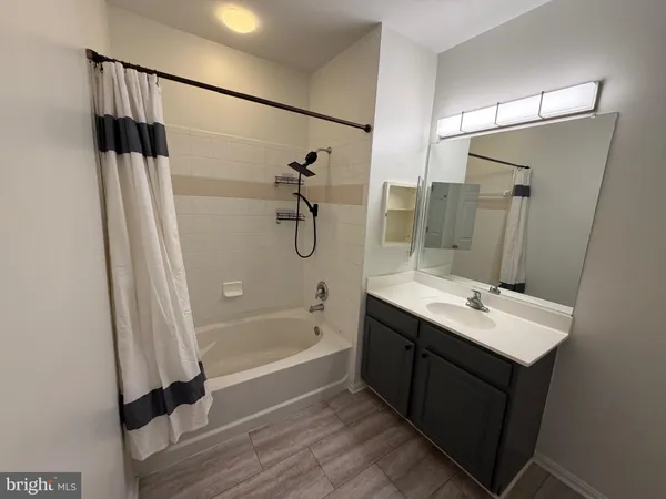$450,000 | 2465 Army Navy Drive, Unit 1405, Arlington, VA 22206