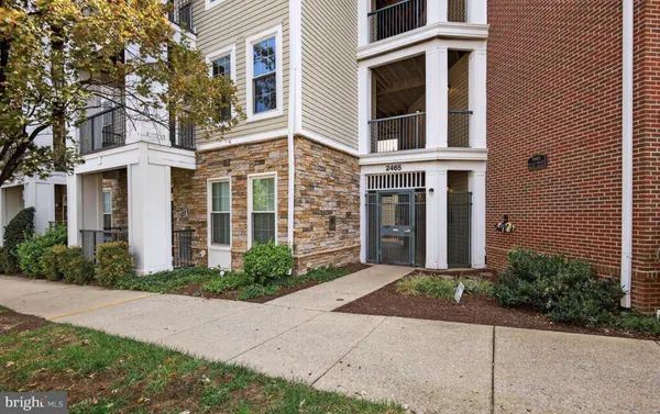 $450,000 | 2465 Army Navy Drive, Unit 1405, Arlington, VA 22206