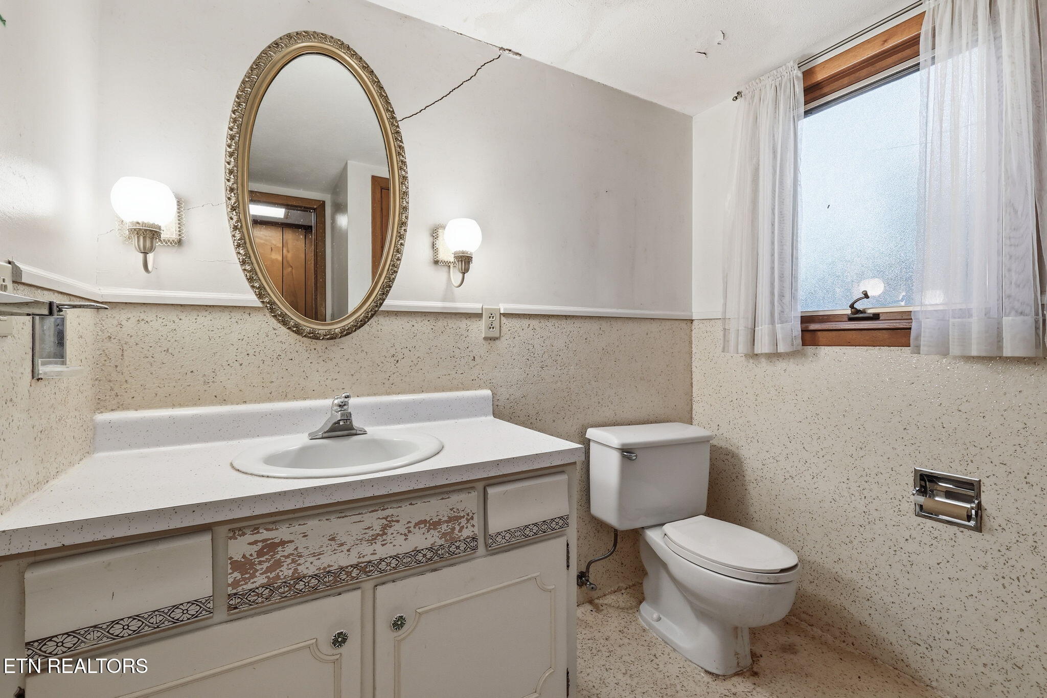 114 Balboa Circle Oak Ridge, TN 37830 - Photo 37 of 52 Guest Bath